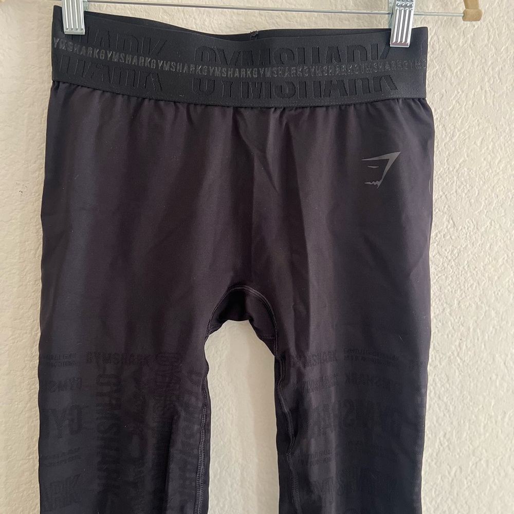 Women’s Gymshark Black/ Gray with all over logo print thick waistband gym yoga‎